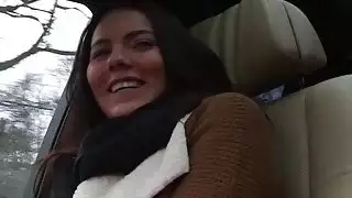 امرأة سمراء ومكسورة فانيسا ديكر لعب الغرباء الديك