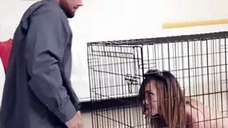 صغيرة الثدي في سن المراهقة الخروج في القفص وثم ثم facialed