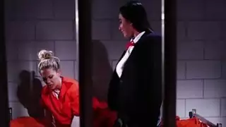 شيري ديفيل ترضي صديقتها الساخنة كارلي غراي