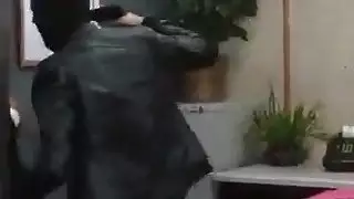 جيمس دين هو سخيف مع نحيل ماديسون اللبلاب