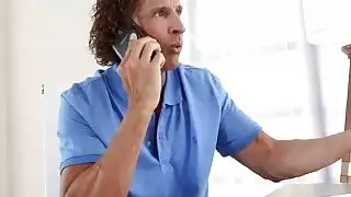 مدمن الألعاب في سن المراهقة يحتاج إلى علاج ديك من أصدقائها أبي