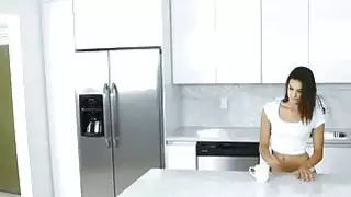 عذراء في سن المراهقة يحصل لها الحمار مارس الجنس بدلا من بوسها