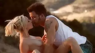 عسل شرير مع فقاعة فقاعة adores كس سخيف