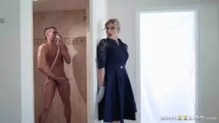 تمسك متابعة STEPMOM