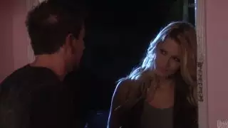 شهدت صياد الديك شقراء جيسيكا دريك يجد ديك آخر