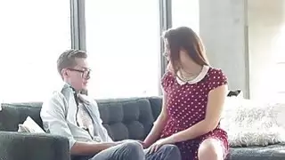 Valetina Nappi تنزل إلى ركبتيها وتهذب