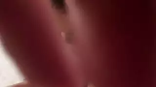 زوجة الشعر القصير تهب الديك