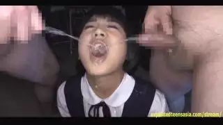 An Kosh Jav في سن المراهقة يخضع لغالون من شخ