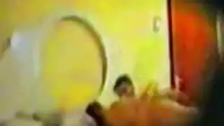 صديقة عربية تأخذ قاسية في أسلوب هزلي