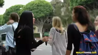 الخراب مع تجاربها القذرة مرة أخرى