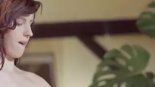 الفن من فتاتين واحد محظوظ التمتع بالجنس