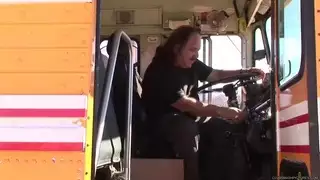 جيجي ريفيرا تحصل مارس الجنس في الحافلة