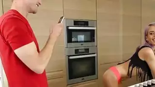 انزلقت جانيس غريفيث صاحب الديك الصعب في أعماق حلقها