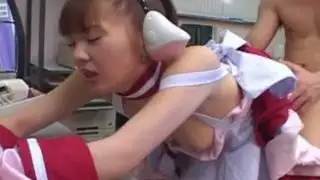 فاتنة اليابانية في زي مارس الجنس من الصعب!