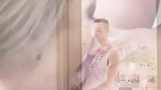 كارمن فالنتينا و Mega Rain ffm 3way جلسة في السرير