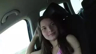 هنغاري في سن المراهقة hitchhiker ضجيج بوف في الهواء الطلق