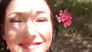 كتي GF assfuck أثناء وجود نزهة في الغابة