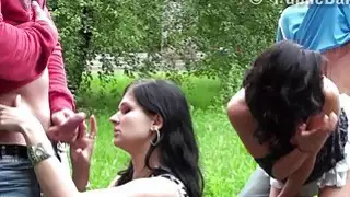 العربدة العامة في الشارع مع الحامل