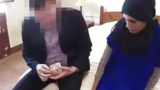 مدير الفندق قرنية يضرب الانفجارات العربية الحلوة في أوضاع مختلفة