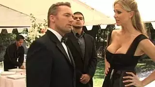 يحصل مارس الجنس عروس من قبل غريب