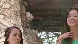 Beautiful besties الثلاثي خلال احتفال يوم الأرض