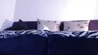 في سن المراهقة مع الجينز اللعب twat الساخن