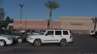بريتني Banxxx يأخذه إلى أسفل حلقها