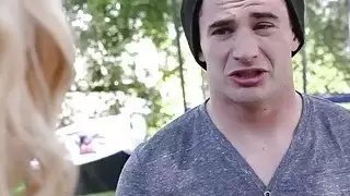 الجبهة ركوبها حلق كس على رأس ربيب
