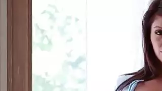 مغنية في سن المراهقة استكشاف بلدها العضو التناسلي النسوي لينة في السرير