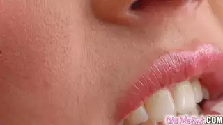 سيندي هوب لا يترك أي ثقب يمسها