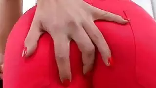 كتكوت يئن من الرجال بقصف موقف الكلب