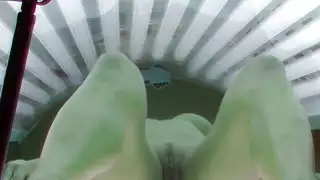 باختصار شعر فتاة سمراء تجسست في Private Solari