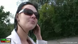 صديقها المنحرف يطلق النار على صديقته المالحة بالبكيني