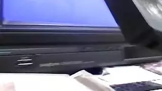 يحصل على حلق كتكوت الحوامل مهبل محشوة من قبل الديك