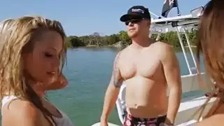 مثير بدس babes jetskiing والصيد الرمح في العراة