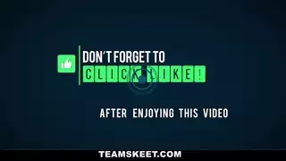 TittyAttack - كارلي غراي يحصل على مزيت و Titty مارس الجنس!