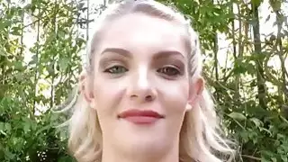 18 سنة في سن المراهقة شقراء الجنس عن طريق الفم قبل بعض سخيف كس
