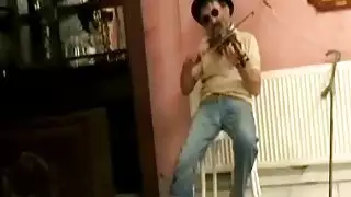 الموسيقار أعمى يحصل على الديك يسر من قبل فاتنة قرنية