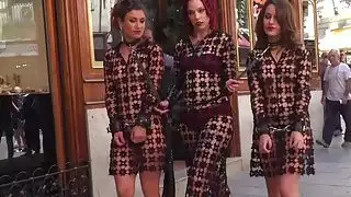 اثنين من العبيد المذعودين في جميع أنحاء المدينة