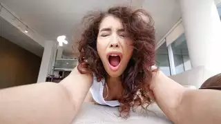فضولي أسود مغرور يريدها بشدة