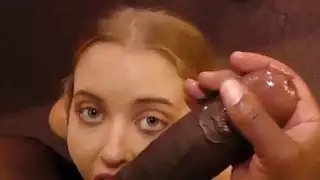 تأخذ كلو كوتور بي بي سي على طاولة بلياردو