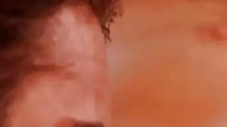 darkhair ركوب على ديكي كبير
