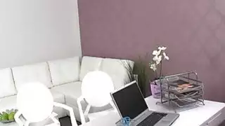 زوجين تظهر مهارات الاباحية لوكيل أنثى