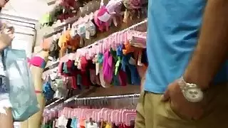 اثنين من الاطفال الساخنة مع كبير الثدي الحصول مارس الجنس من الصعب في بوف الثلاثي