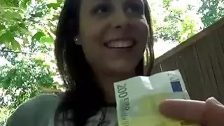 مقرفة Eurobabe يحصل بوسها استغل من قبل شخص غريب مقابل المال