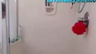 فتاة الساخنة كاميرا يأخذ دش بالنسبة لك كامل