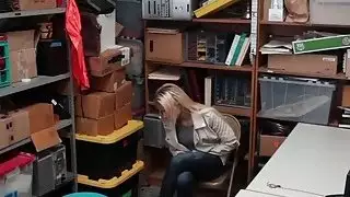 حصلت زوي الظلام لها ضيق كس اللعنة doggystyle