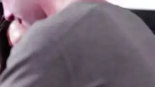 شابة مذهلة كيشا رمادي يحصل كس poked في موقف نمط هزلي