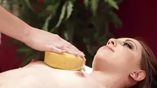 يوفر Lesbian Zoe مساج جنس للاسترخاء إلى Nickey Huntsman