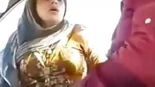 حسن الباكستاني وقحة تمتص ديك في السيارة